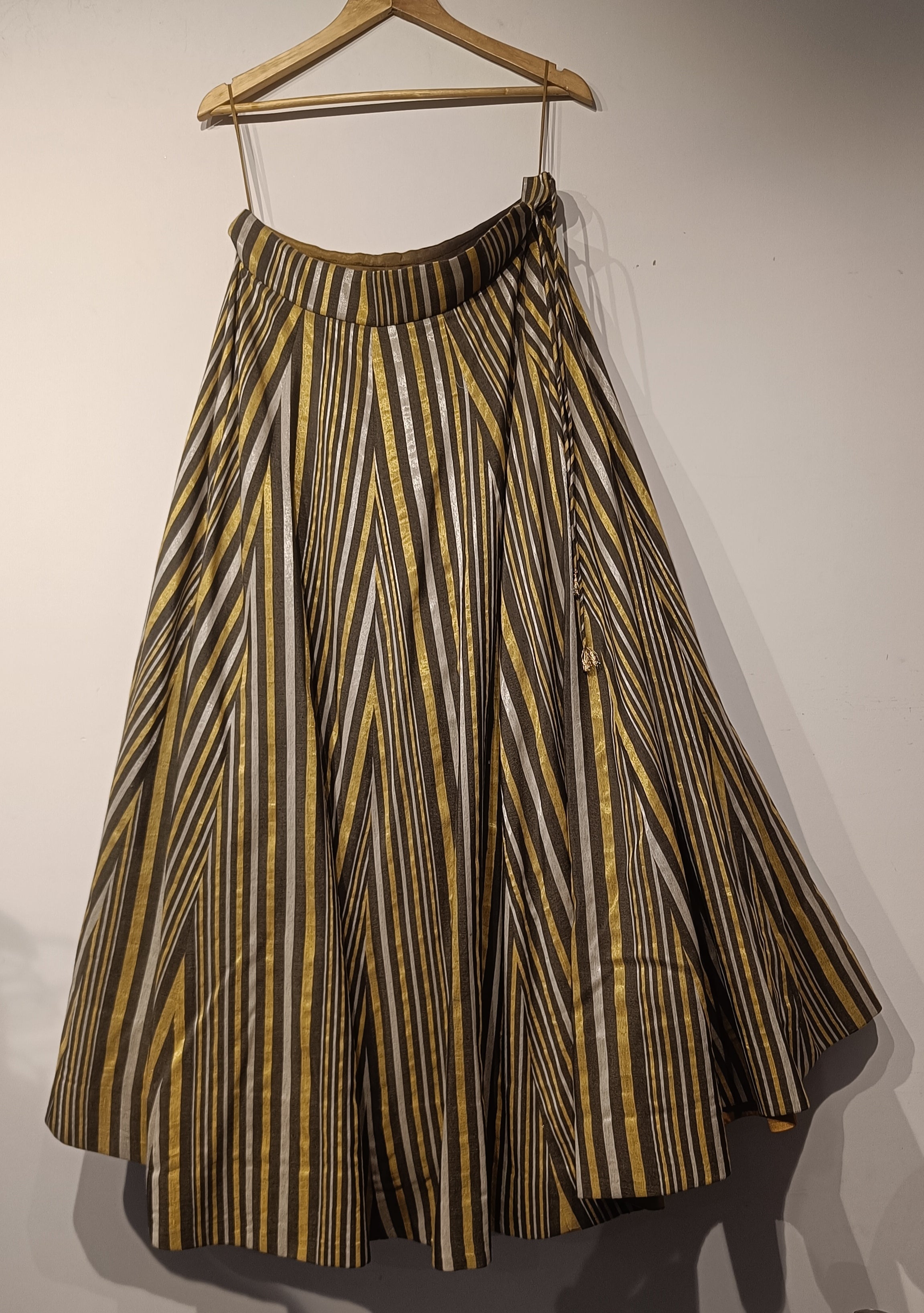 Handwoven Linen Silk Zari Lehenga